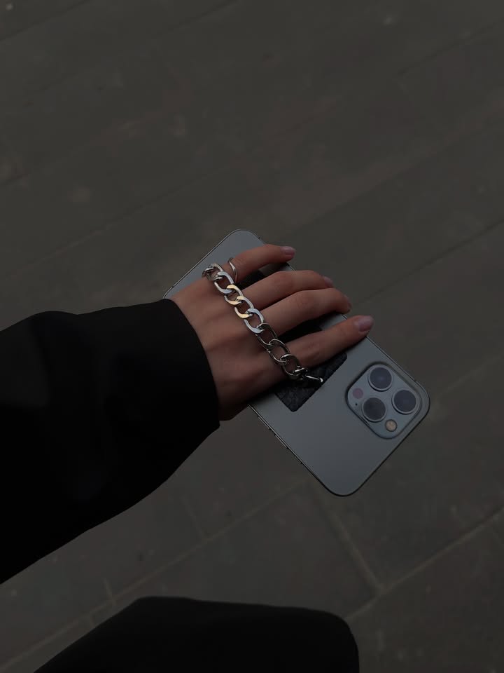 THE GRIP lifestyle — chain hand strap